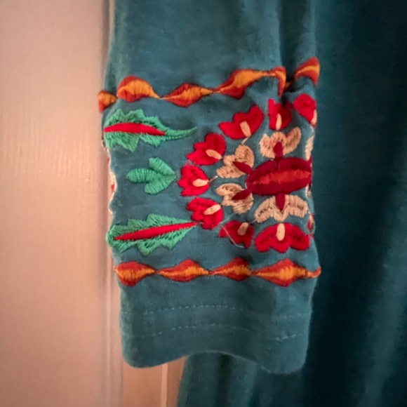 Honey Creek Scully Embroidered Floral Turquoise Top New with Tags - Picture 5 of 5